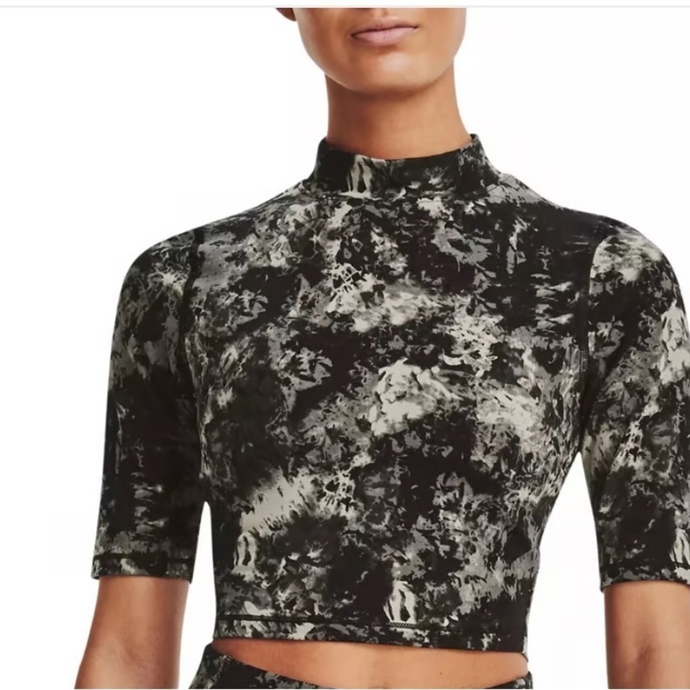Under Armour Short Sleeve Mock Neck Crop Top Size XS NWT